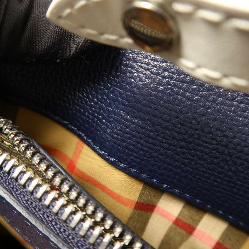 BURBERRY 牛皮皮革Banner Bag銀扣手挽肩背兩用袋-15