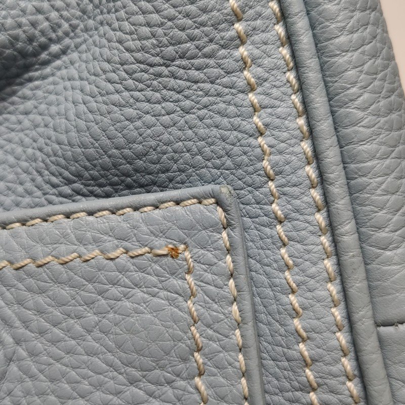 Celine牛皮純色金屬針扣單肩包-12