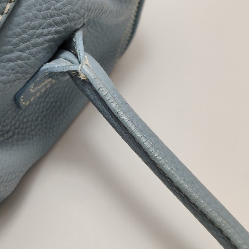 Celine牛皮純色金屬針扣單肩包-16