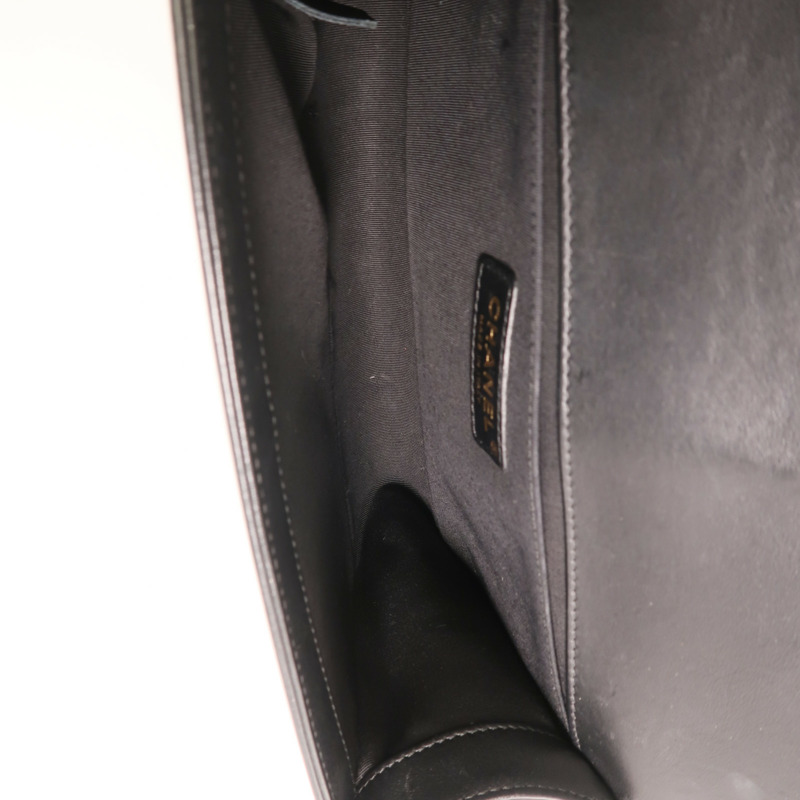 CHANEL 羊皮皮革Boy 25金扣鏈帶肩背袋-4