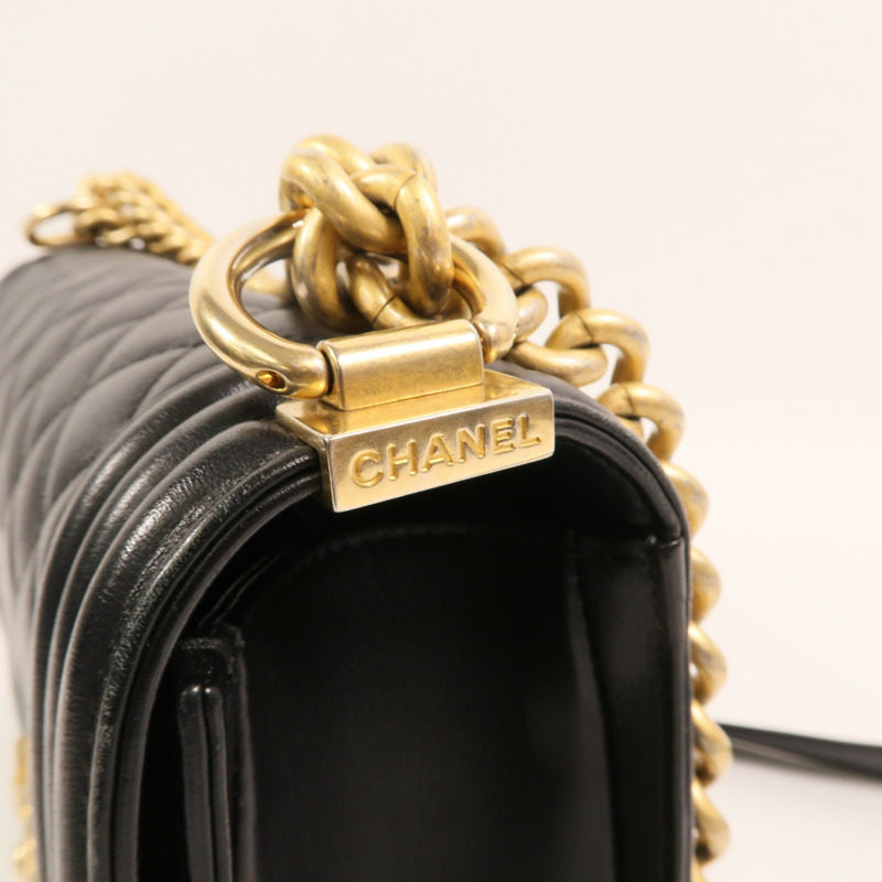 CHANEL 羊皮皮革Boy 25金扣鏈帶肩背袋-13