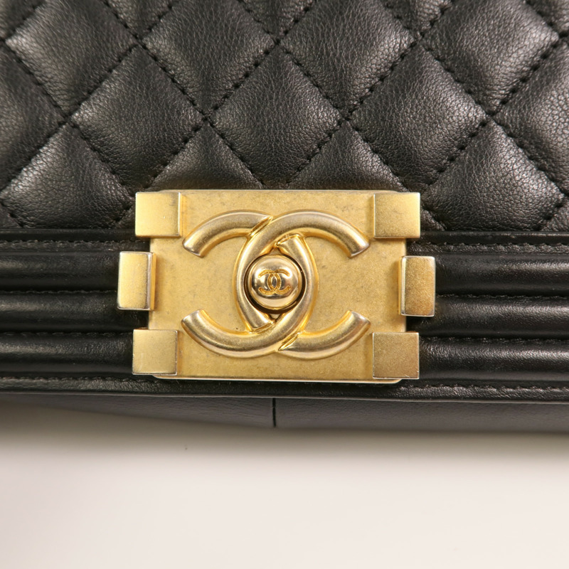 CHANEL 羊皮皮革Boy 25金扣鏈帶肩背袋-14