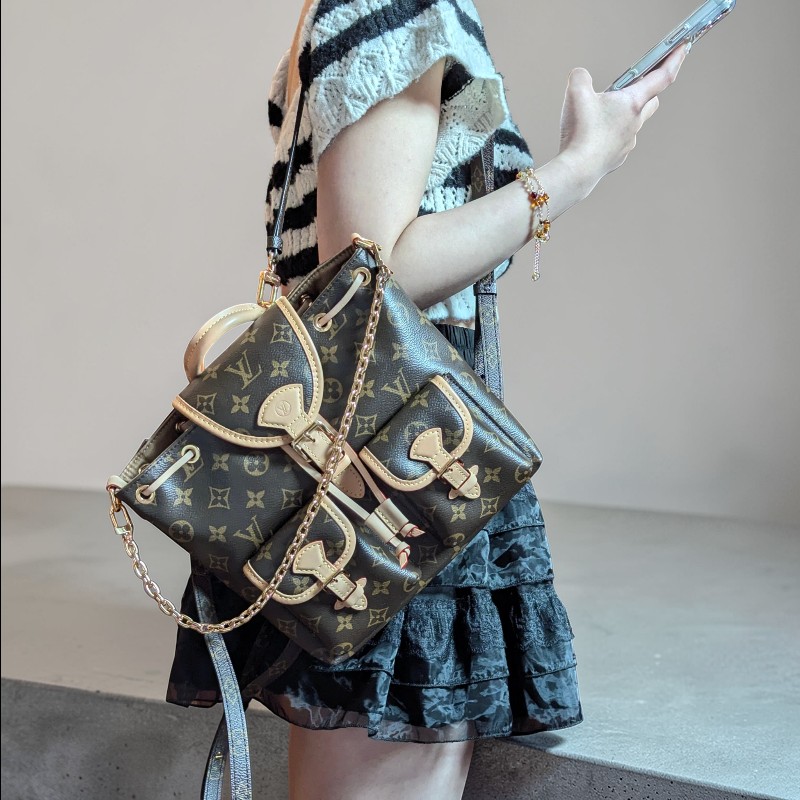 莉亞精品♡LV Excursion後背包 近新閒置-1