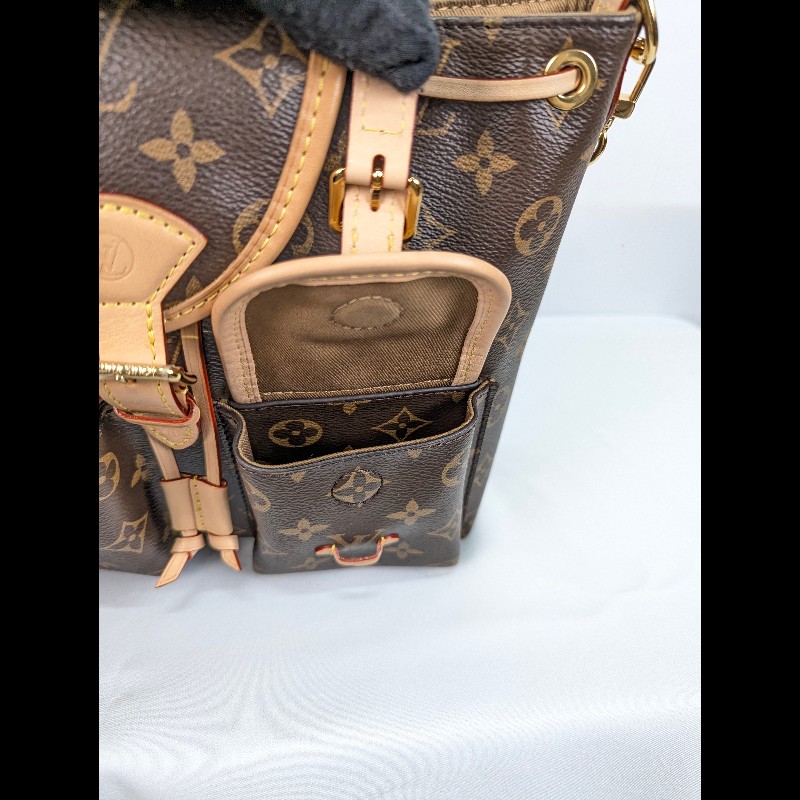 莉亞精品♡LV Excursion後背包 近新閒置-14