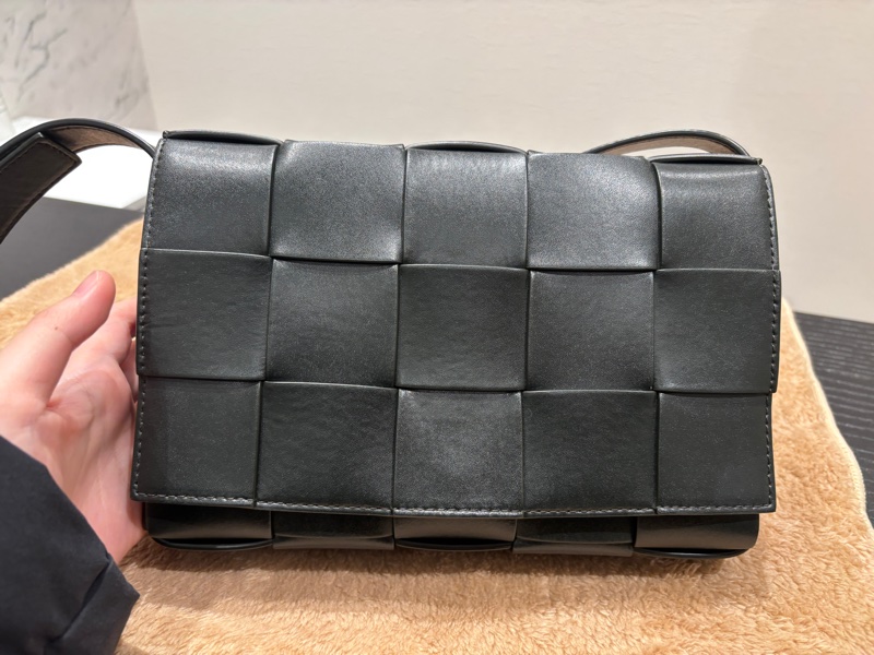 BOTTEGA VENETA Cassette 15格編織小牛皮包-2