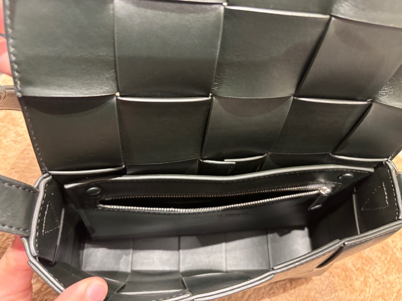 BOTTEGA VENETA Cassette 15格編織小牛皮包-4