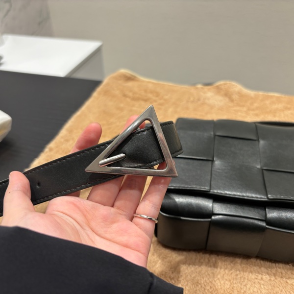 BOTTEGA VENETA Cassette 15格編織小牛皮包-7