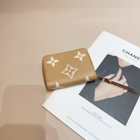 LV 粉橘拼奶油色牛皮金釦4卡ㄇ拉零錢包