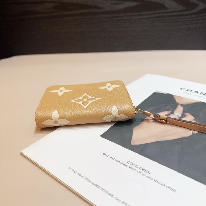 LV 粉橘拼奶油色牛皮金釦4卡ㄇ拉零錢包-2