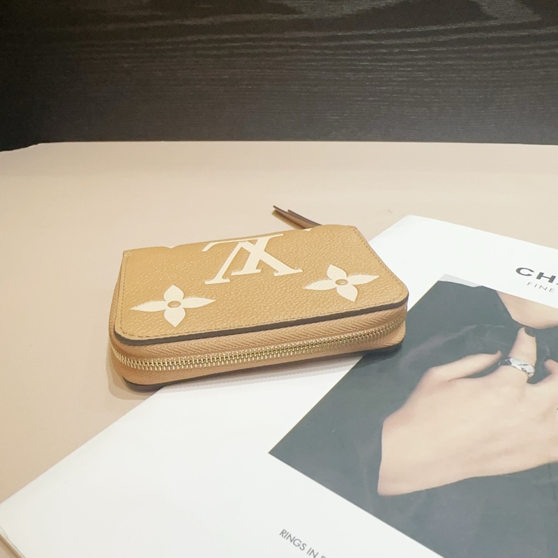 LV 粉橘拼奶油色牛皮金釦4卡ㄇ拉零錢包-3