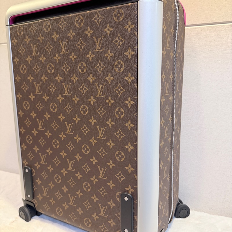 Louis Vuitton✨LV M46780 Horizon 老花行李箱登機箱55cm 玫紅皮 芯片款-4