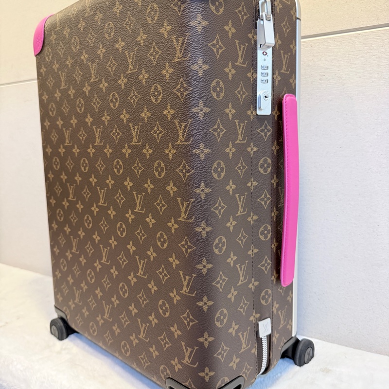 Louis Vuitton✨LV M46780 Horizon 老花行李箱登機箱55cm 玫紅皮 芯片款-10