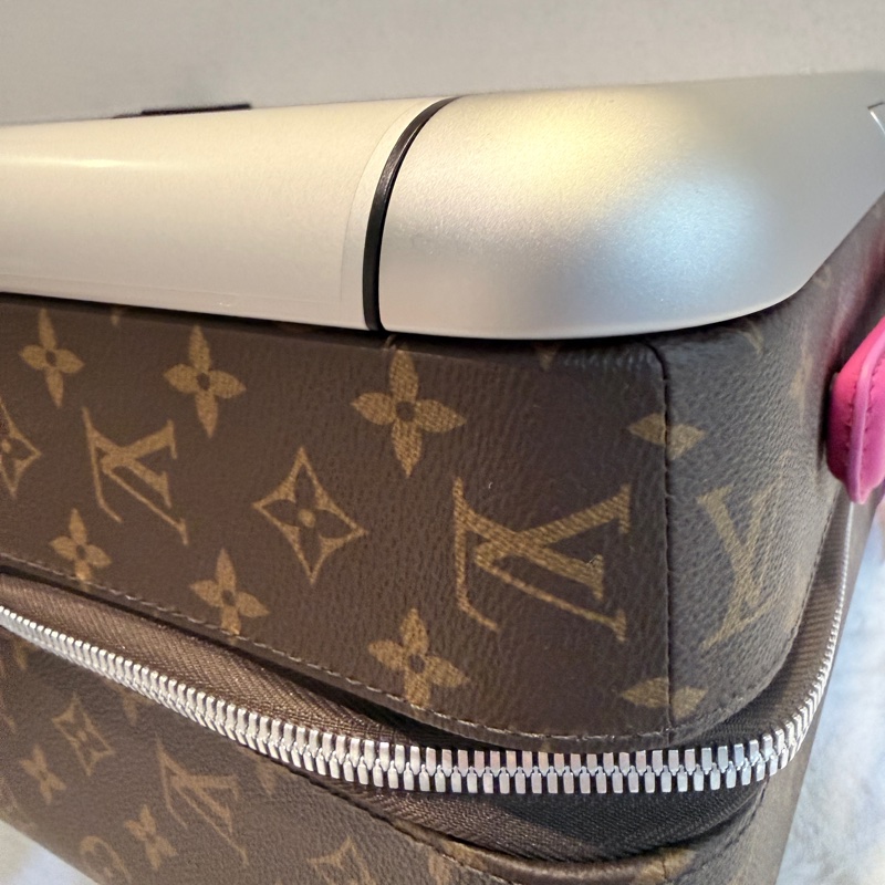 Louis Vuitton✨LV M46780 Horizon 老花行李箱登機箱55cm 玫紅皮 芯片款-24