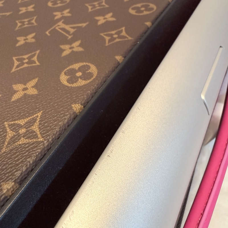 Louis Vuitton✨LV M46780 Horizon 老花行李箱登機箱55cm 玫紅皮 芯片款-27