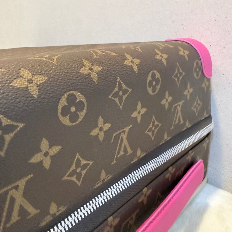 Louis Vuitton✨LV M46780 Horizon 老花行李箱登機箱55cm 玫紅皮 芯片款-29