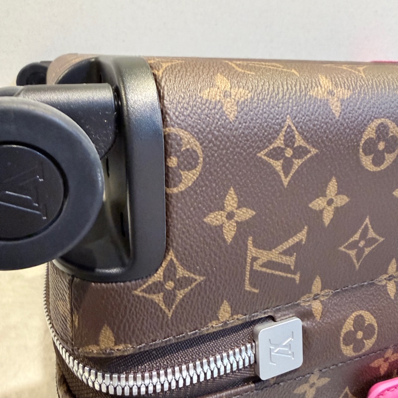 Louis Vuitton✨LV M46780 Horizon 老花行李箱登機箱55cm 玫紅皮 芯片款-31