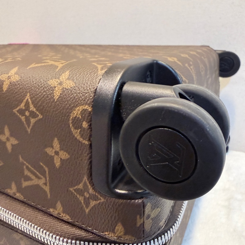 Louis Vuitton✨LV M46780 Horizon 老花行李箱登機箱55cm 玫紅皮 芯片款-33