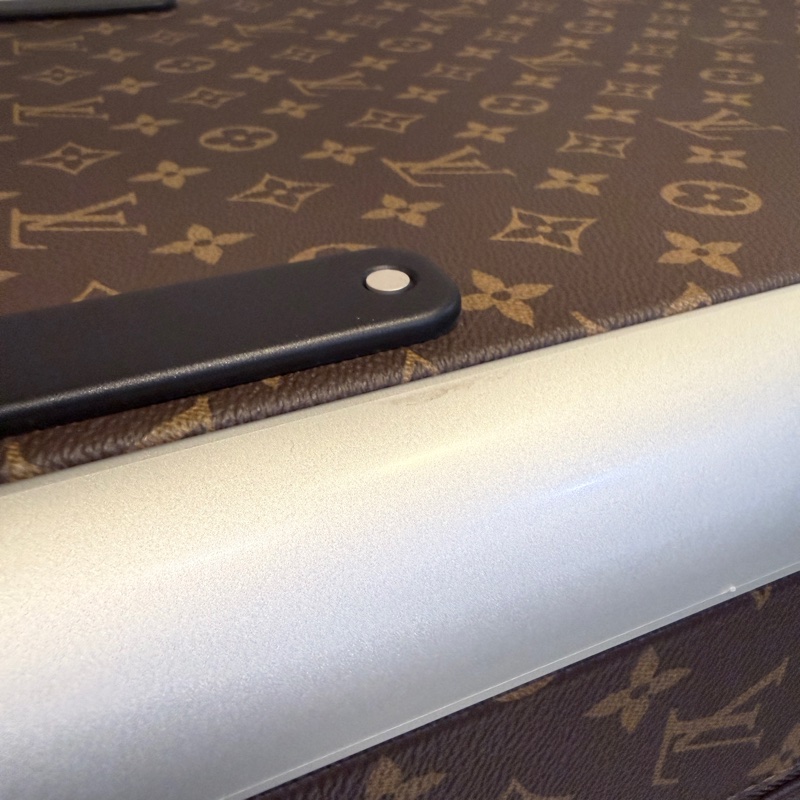 Louis Vuitton✨LV M46780 Horizon 老花行李箱登機箱55cm 玫紅皮 芯片款-40