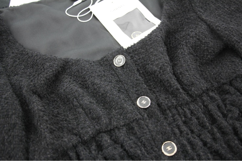 Chanel 2025/26秋冬系列羊毛斜紋軟呢與棉質黑色薄紗短袖上衣-5