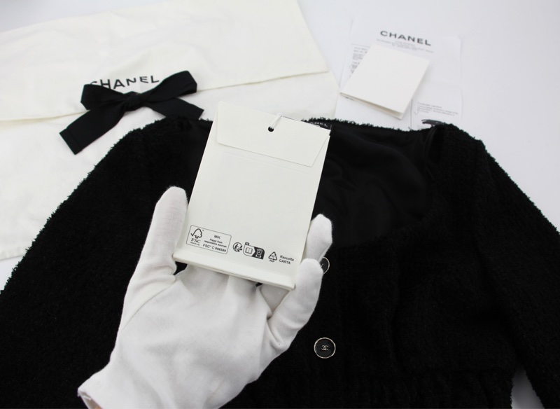 Chanel 2025/26秋冬系列羊毛斜紋軟呢與棉質黑色薄紗短袖上衣-6