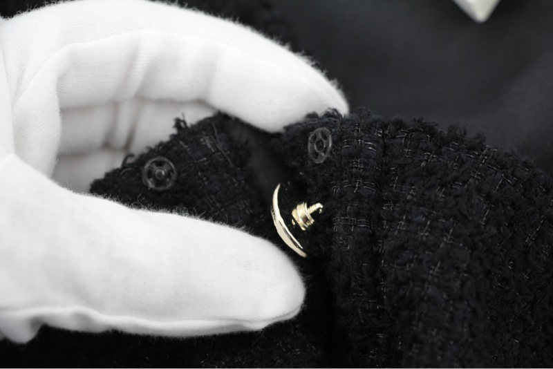 Chanel 2025/26秋冬系列羊毛斜紋軟呢與棉質黑色薄紗短袖上衣-8