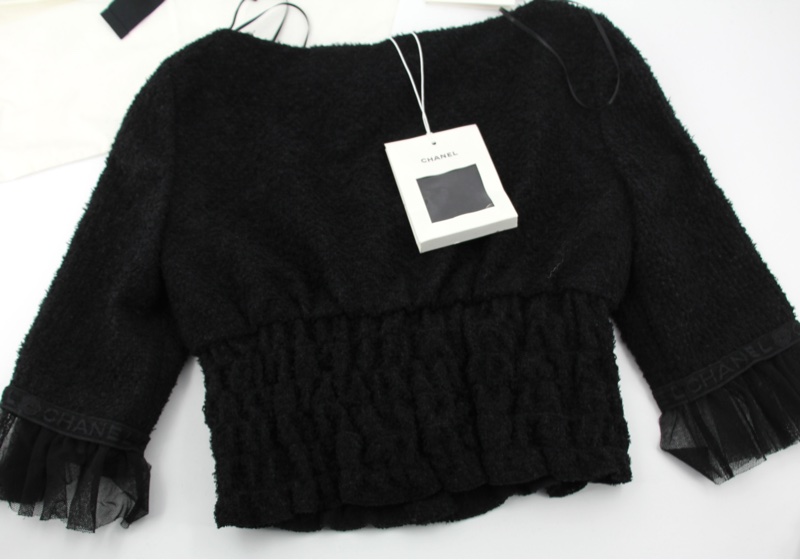 Chanel 2025/26秋冬系列羊毛斜紋軟呢與棉質黑色薄紗短袖上衣-12