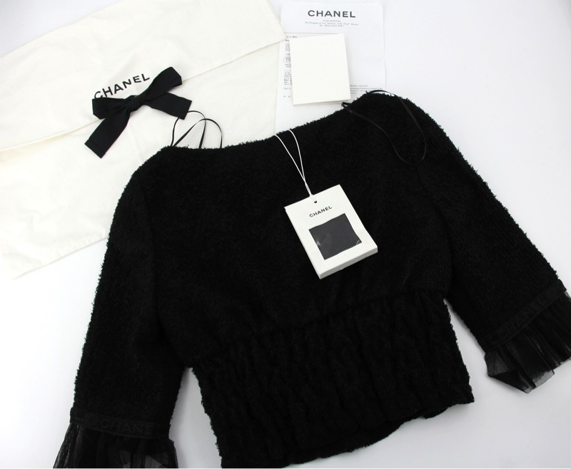 Chanel 2025/26秋冬系列羊毛斜紋軟呢與棉質黑色薄紗短袖上衣-13