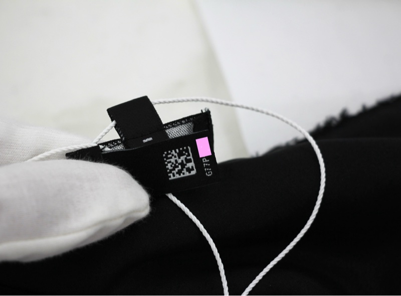 Chanel 2025/26秋冬系列羊毛斜紋軟呢與棉質黑色薄紗短袖上衣-14