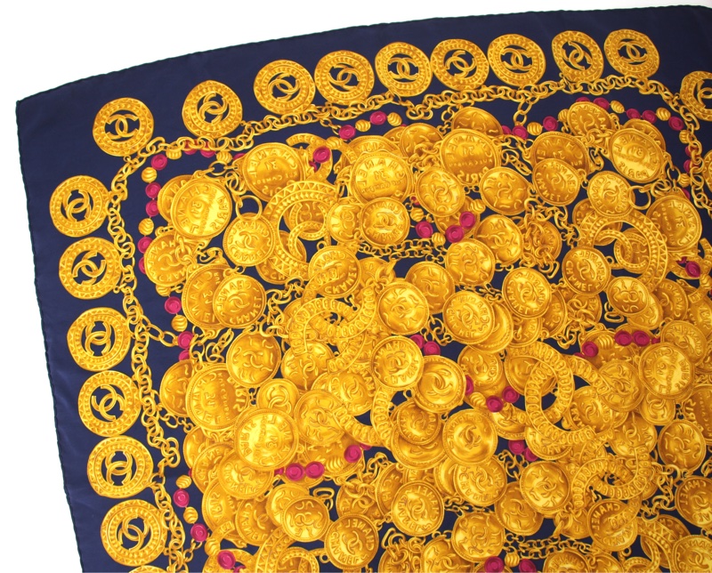 Chanel 100% 真絲海軍藍色鏈條+金色硬幣圖案大絲巾-2