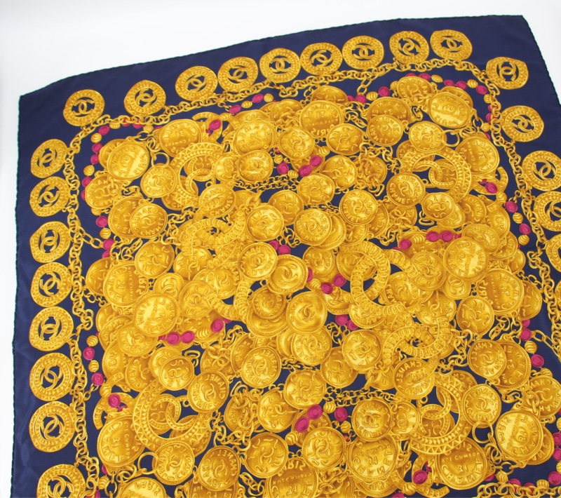 Chanel 100% 真絲海軍藍色鏈條+金色硬幣圖案大絲巾-3