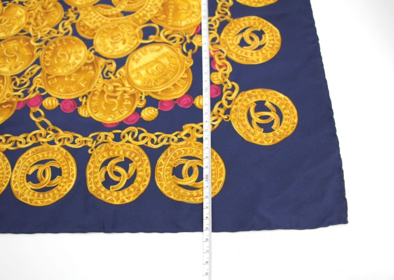 Chanel 100% 真絲海軍藍色鏈條+金色硬幣圖案大絲巾-11
