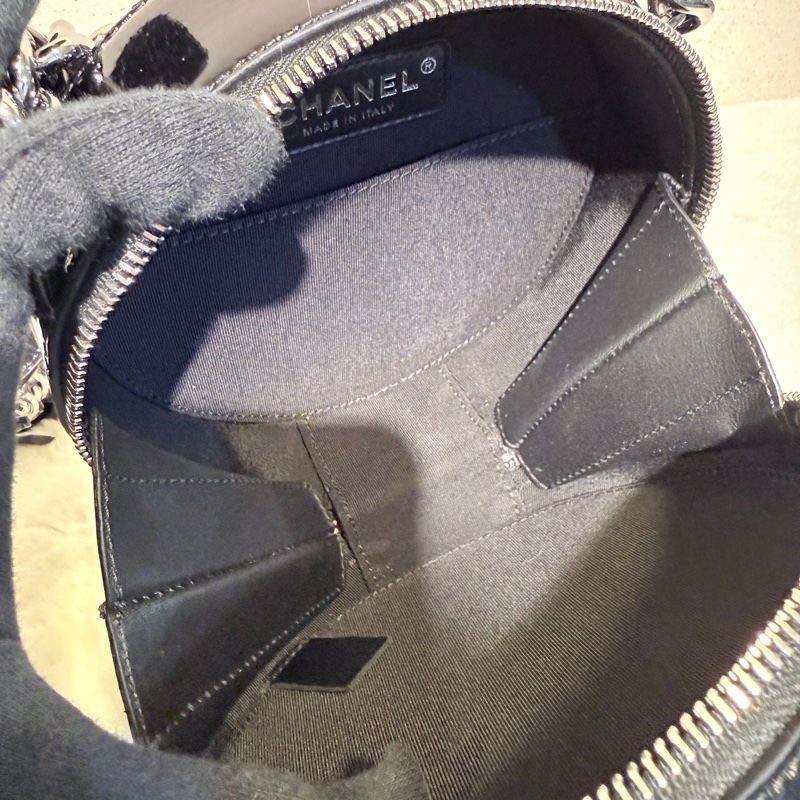 Chanel✨黑銀漆皮圓餅包鏈條包 貓頭鷹拉鍊-5