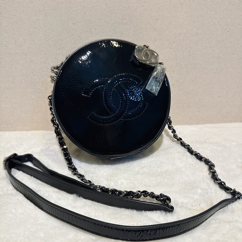 Chanel✨黑銀漆皮圓餅包鏈條包 貓頭鷹拉鍊-7