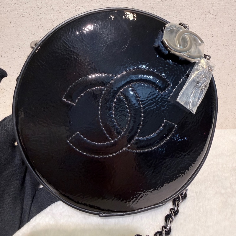 Chanel✨黑銀漆皮圓餅包鏈條包 貓頭鷹拉鍊-8