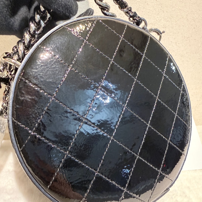 Chanel✨黑銀漆皮圓餅包鏈條包 貓頭鷹拉鍊-10
