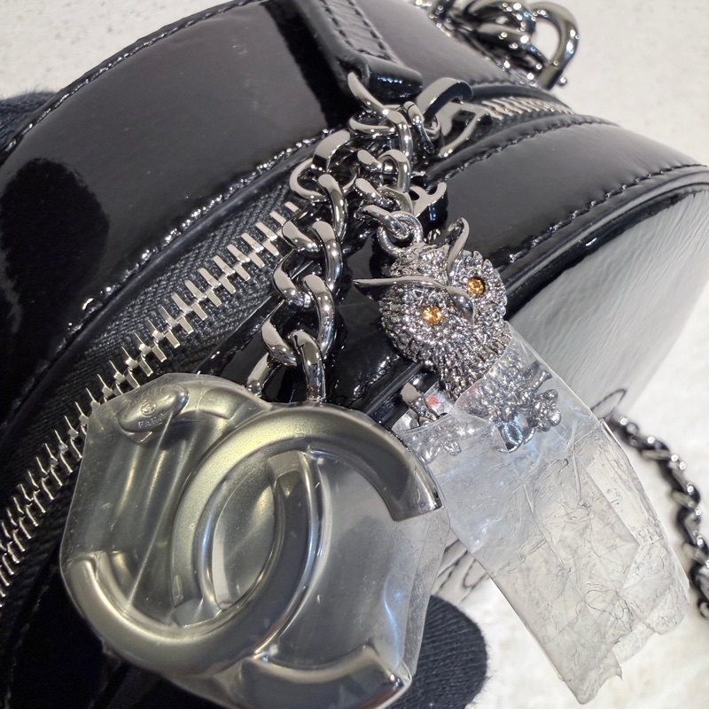 Chanel✨黑銀漆皮圓餅包鏈條包 貓頭鷹拉鍊-31
