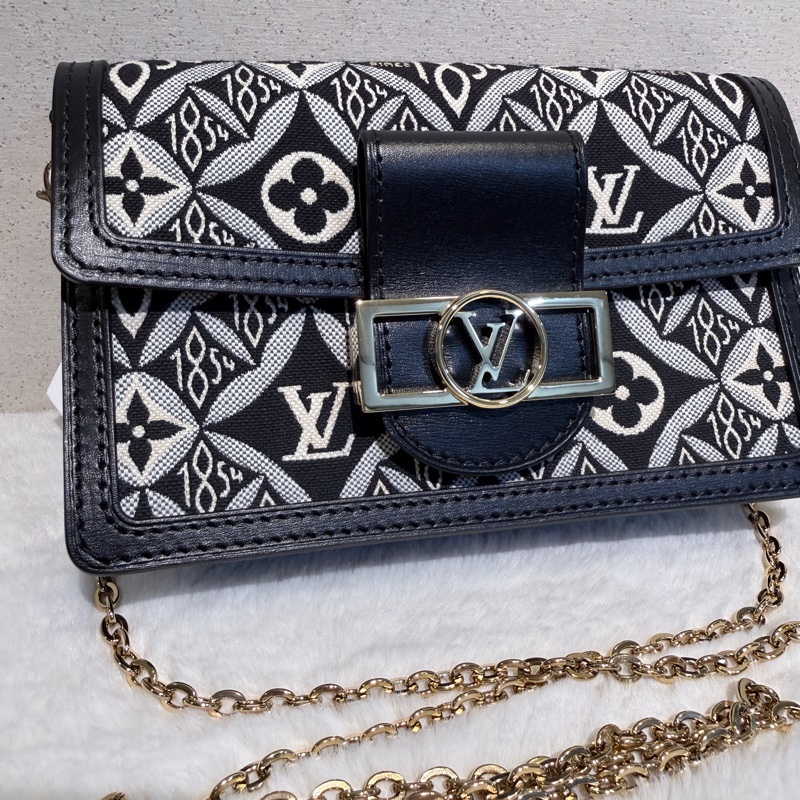 Louis Vuitton✨LV黑白刺繡1854達芙妮woc鏈條包 芯片-0