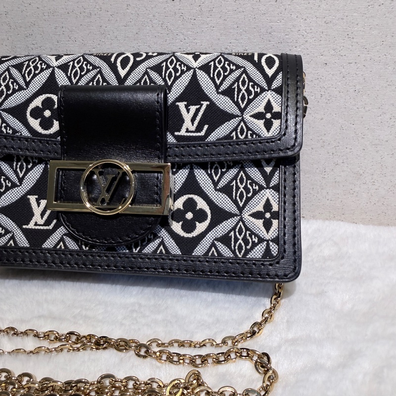 Louis Vuitton✨LV黑白刺繡1854達芙妮woc鏈條包 芯片-9