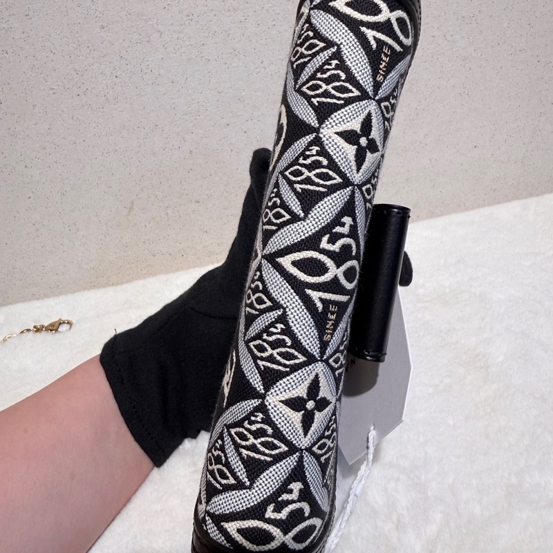 Louis Vuitton✨LV黑白刺繡1854達芙妮woc鏈條包 芯片-13