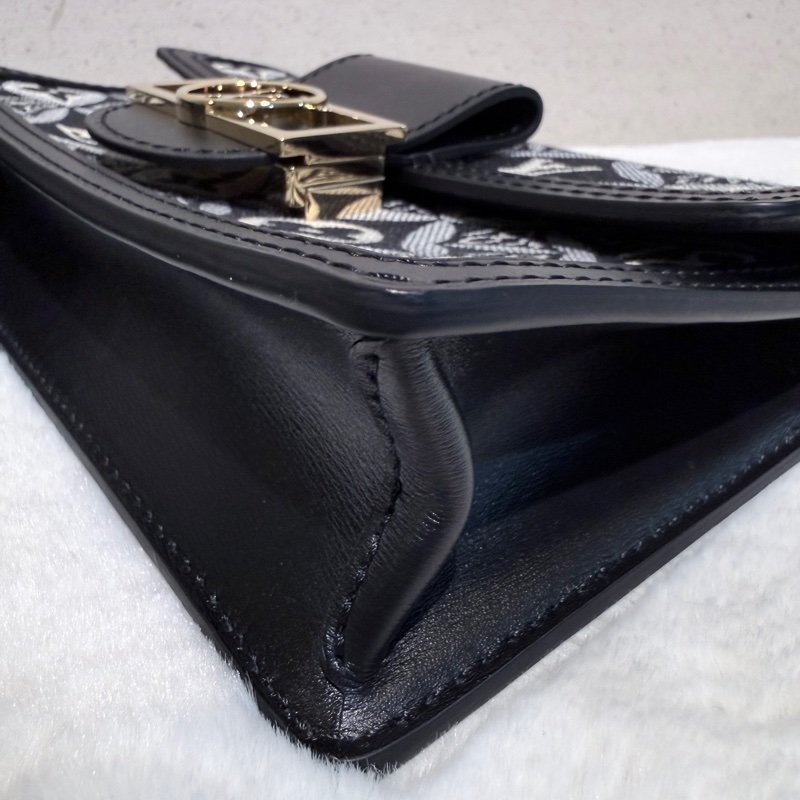 Louis Vuitton✨LV黑白刺繡1854達芙妮woc鏈條包 芯片-20