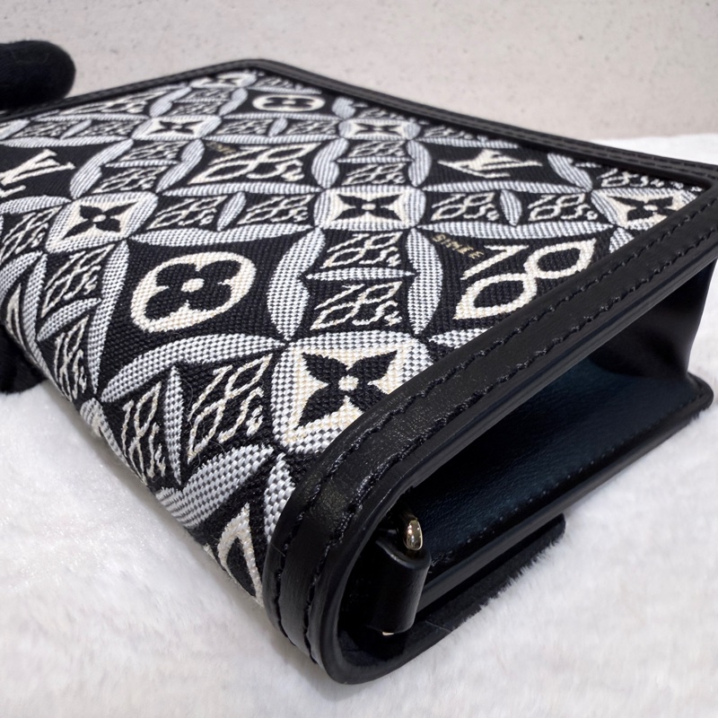 Louis Vuitton✨LV黑白刺繡1854達芙妮woc鏈條包 芯片-24