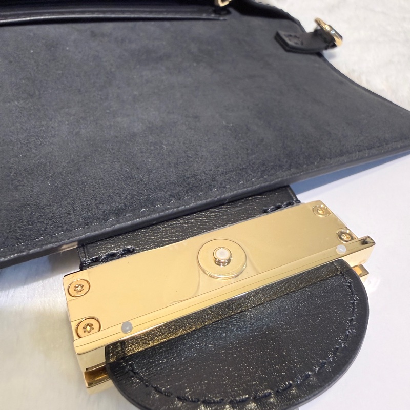 Louis Vuitton✨LV黑白刺繡1854達芙妮woc鏈條包 芯片-26