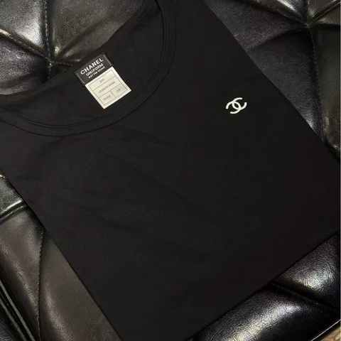 Chanel 員工 t-shirt 胸口刺繡 S碼/M碼 各1件