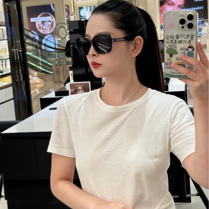 Chanel 員工 t-shirt S號 白色 胸口燙珠-3