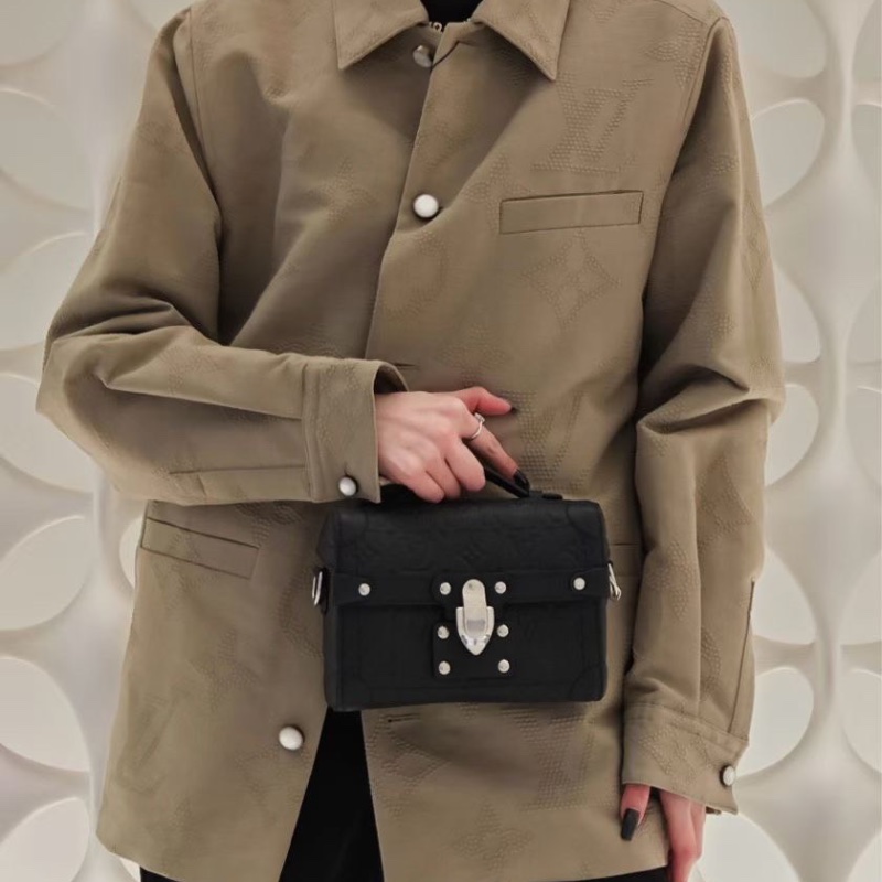 LV SOUL TRUNK 黑色銀鎖扣開合 壓花肩背斜背手提包 芯片款20*14*6cm  99新配件盒子 塵袋 肩帶-0