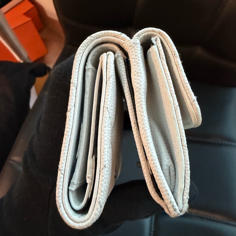 CHANEL 鏤空logo奶白色錢包 三折短夾 🤍-3