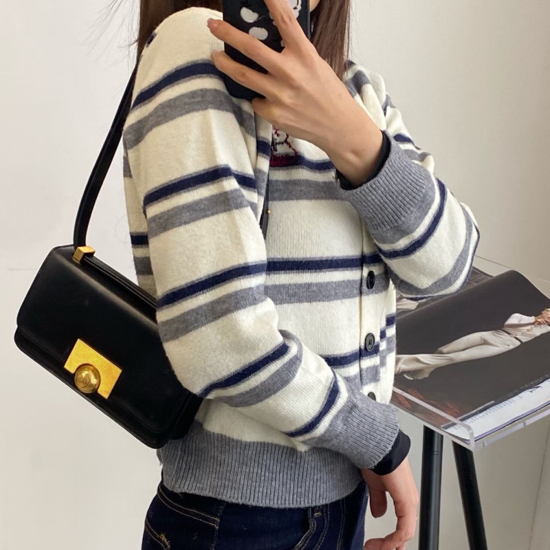 BV classic 黑金金球肩背斜背包21 *11.5 *5.5  98新配件塵袋-0