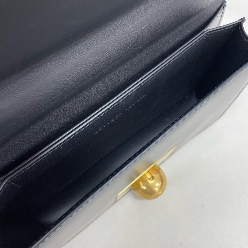 BV classic 黑金金球肩背斜背包21 *11.5 *5.5  98新配件塵袋-2