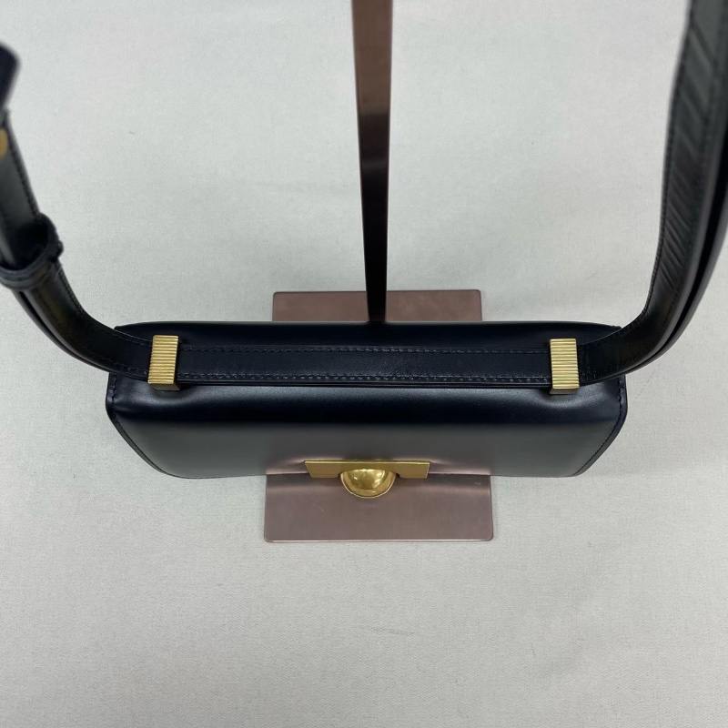 BV classic 黑金金球肩背斜背包21 *11.5 *5.5  98新配件塵袋-4