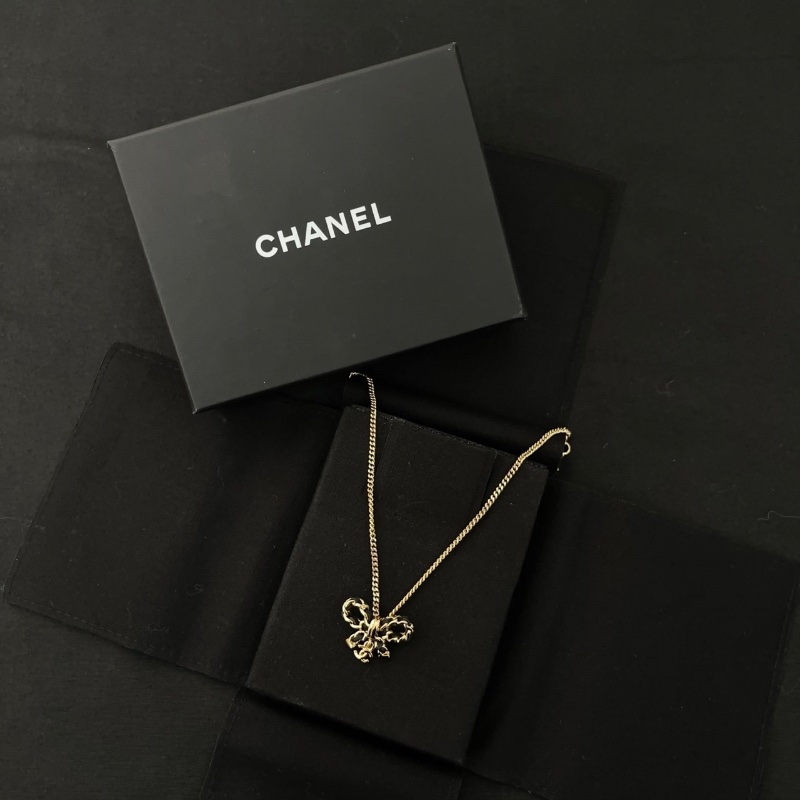 Chanel 黑金皮穿鏈  小蝴蝶結項鍊98新配件盒子-1
